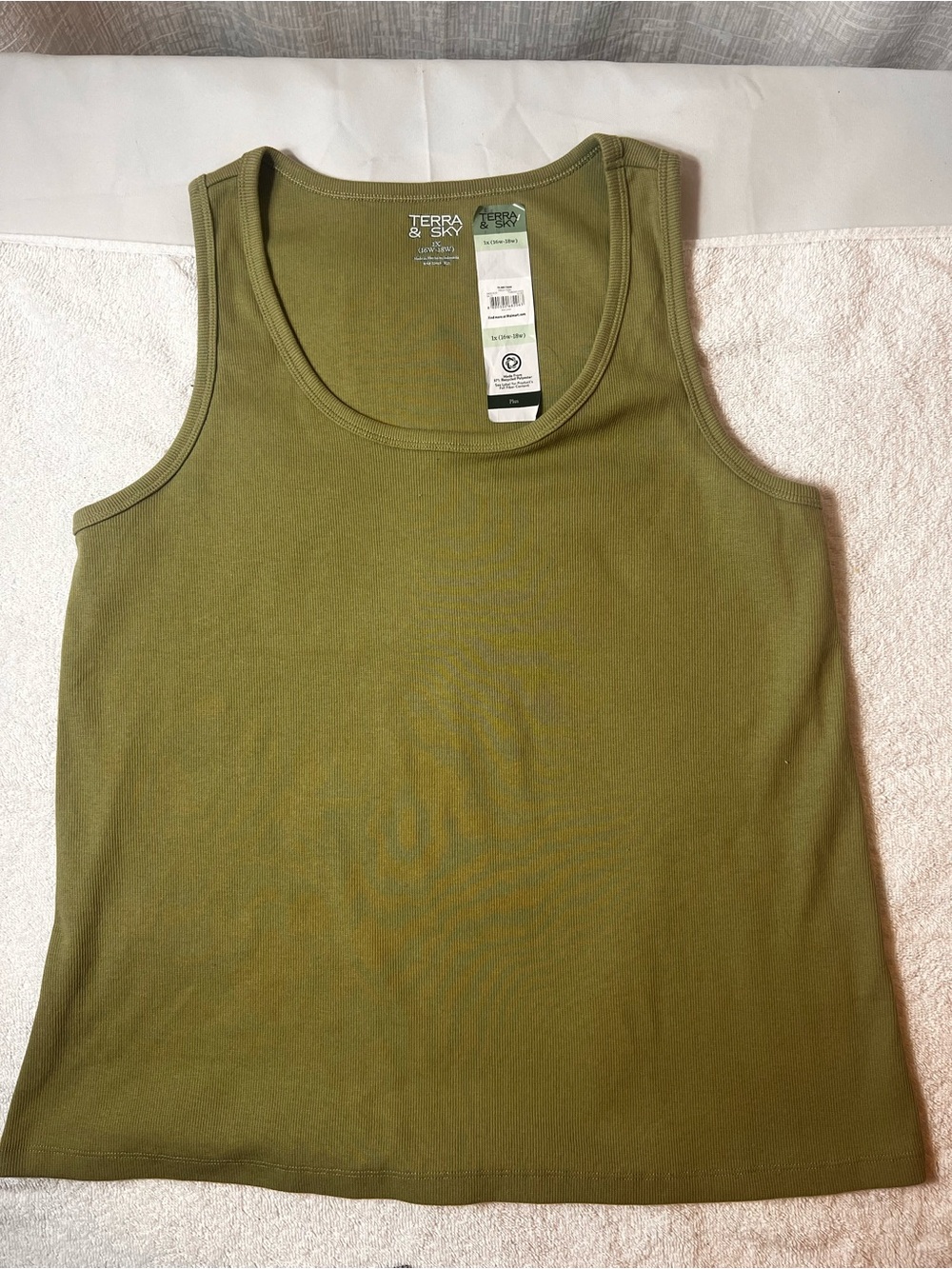 Terra & Sky Olive Scoop Neck Tank Top - Women's Plus size 18-20